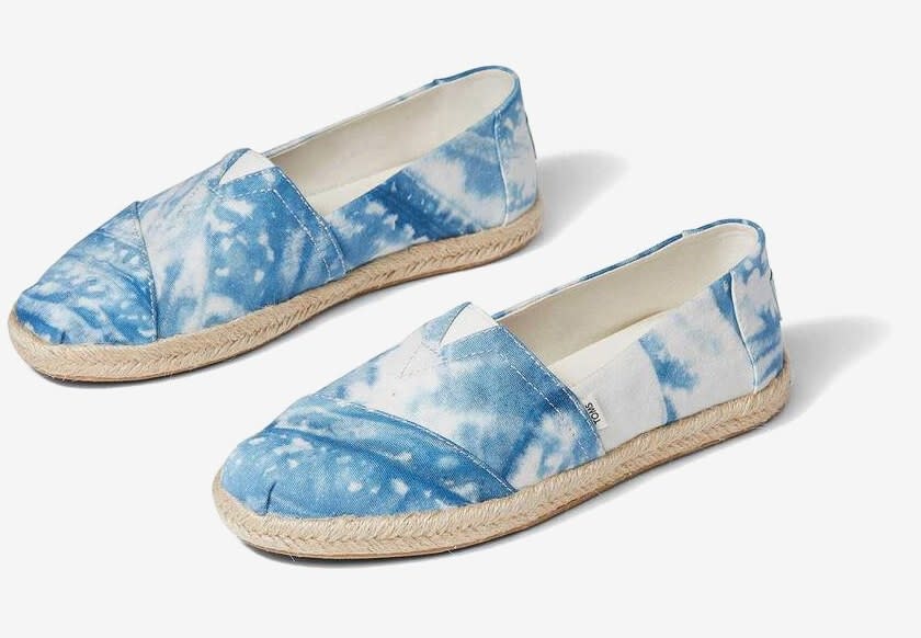 the plant dye espadrille in tie dye indigo