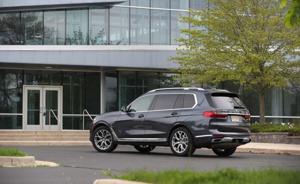 <p>2019 BMW X7 xDrive50i</p>