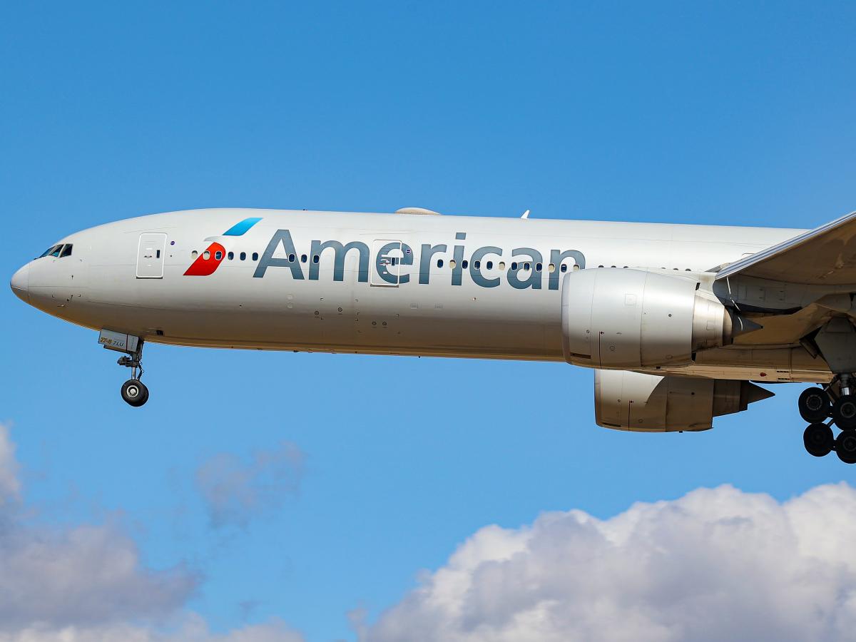 Хората, които летят с American Airlines, казват, че искат стюардесите да млъкнат за сделките с кредитни карти на превозвача и да спрат рекламните изблици по време на полет