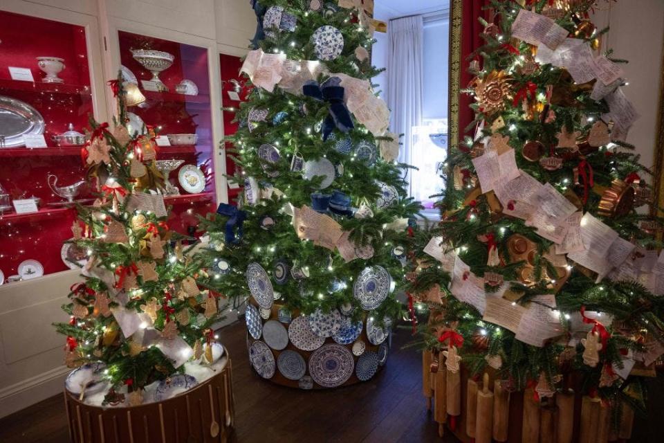 Christmas trees in the China Room of the White House in 2022