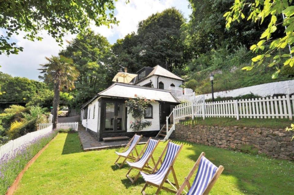 Seaview cottages come with working fires, gardens and dining terraces (The Cary Arms)