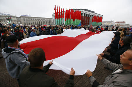 People take part in a rally to protest against the upcoming Zapad-2017 war games, held by Russian and Belarussian servicemen, and to mark the Day of Belarussian Military Glory in Minsk, Belarus September 8, 2017. REUTERS/Vasily Fedosenko