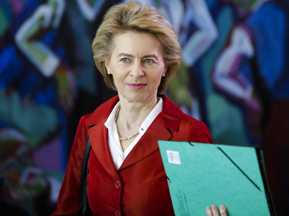 Ursula von der Leyen will für die Bundeswehr 25 Milliarden Euro mehr. (Bild-Copyright: Markus Schreiber/AP Photo)