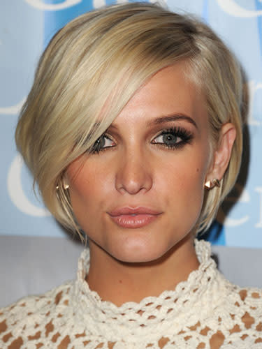 Chin-length: Ashlee Simpson