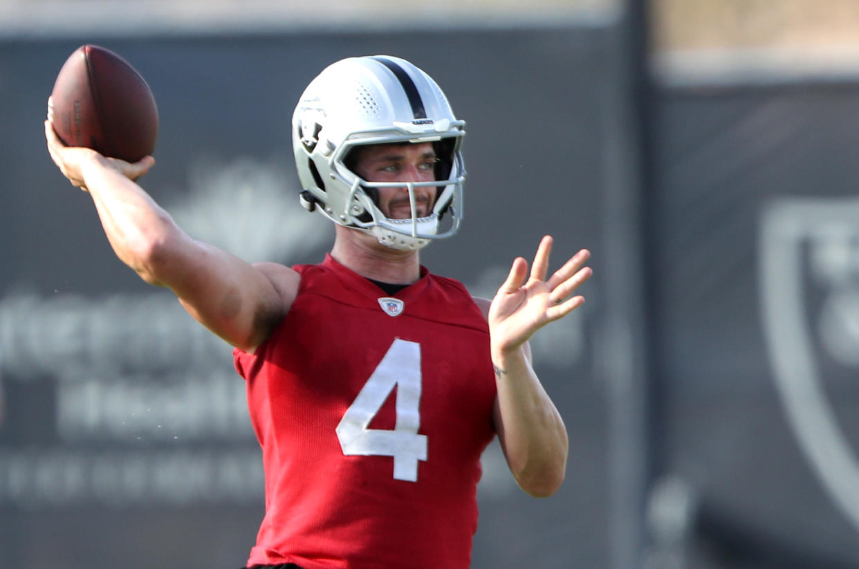 HENDERSON, NEVADA - JULY 29: Derek Carr #4 of the Las Vegas Raiders passes during training camp at the Las Vegas Raiders Headquarters/Intermountain Healthcare Performance Center on July 29, 2021 in Henderson, Nevada. (Photo by Steve Marcus/Getty Images)