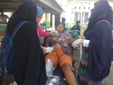 A paramedic gives treatment to an earthquake survivor outside a hospital in Donggala, Indonesia Sulawesi Island, September 28, 2018. Antara Foto/HO/BNPB-Sutopo Purwo N via REUTERS