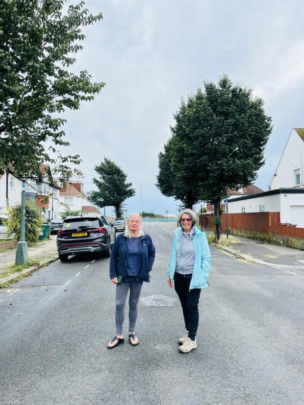 El Argus: Jaqueline y Carolyne