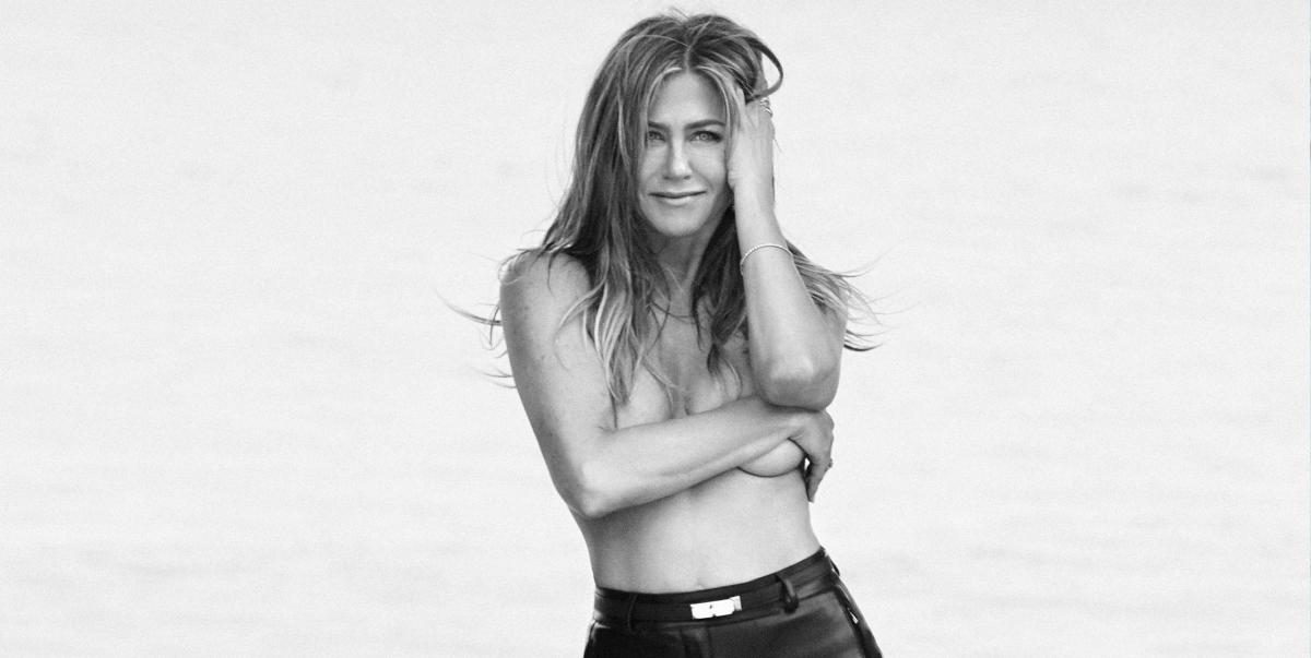 47-Year-Old Hollywood Actress, Jennifer Aniston Steps Out Without Bra  (Photos) - Gistmania