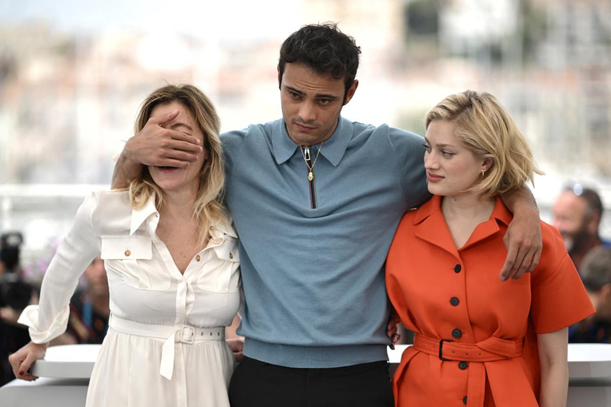 La réalisatrice Valéria Bruni-Tedeschi, l'acteur Sofiane Bennacer et l'actrice Nadia Tereszkiewicz - LOIC VENANCE / AFP