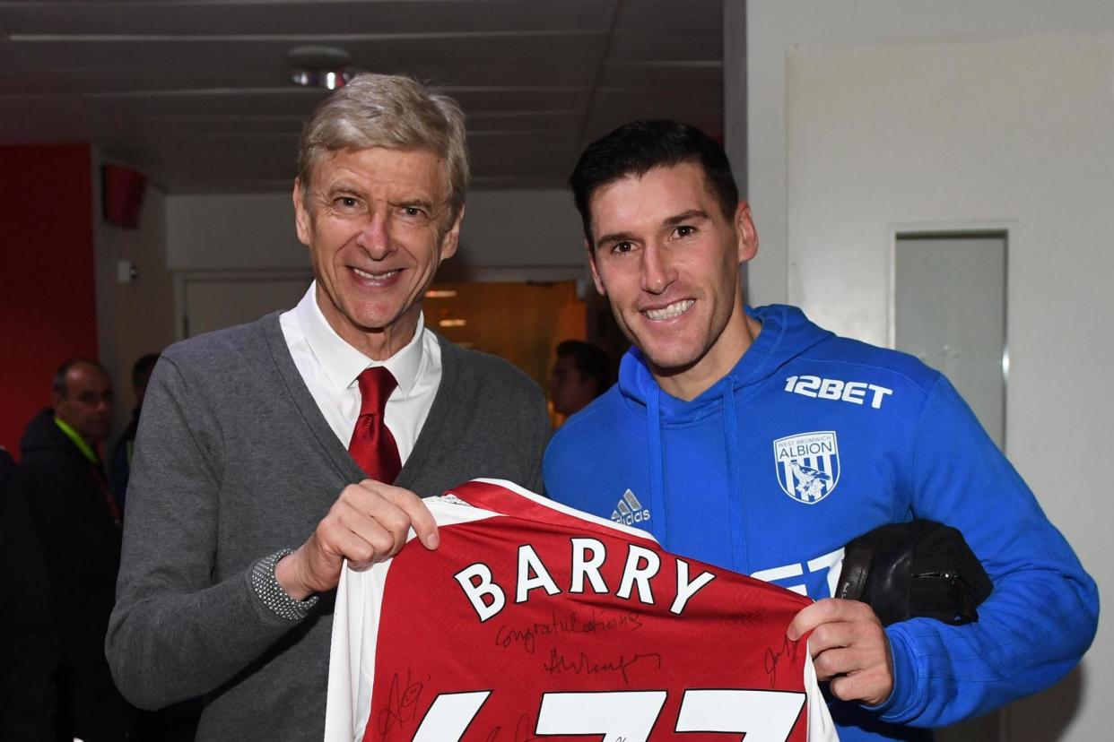 Wenger presents Barry with a signed Arsenal shirt: Arsenal FC via Getty Images