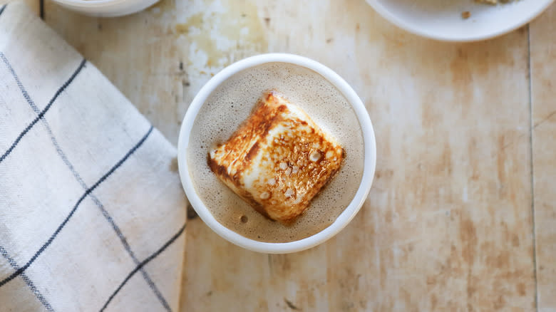 Campfire s'mores latte in mug