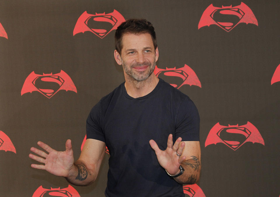 El director estadounidense Zack Snyder, de la película "Batman vs Superman: El origen de la justicia", posa durante una sesión de fotos para promover la película el sábado 19 de marzo de 2016 en la Ciudad de México. (Foto AP/Marco Ugarte)