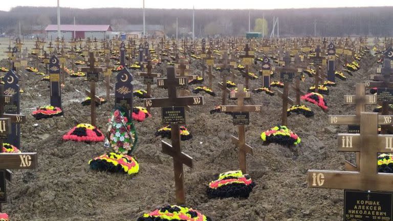 El cementerio del pequeño pueblo se ha ido extendiendo a medida que aumentaba el número de muertos