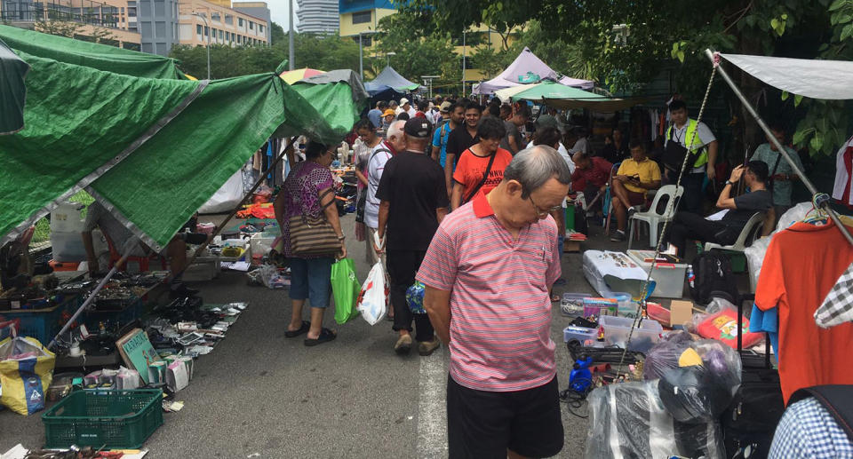 Shoppers at the Sungei Road market on Sunday (9 July). (Photo: Gabriel Choo / Yahoo News Singapore)