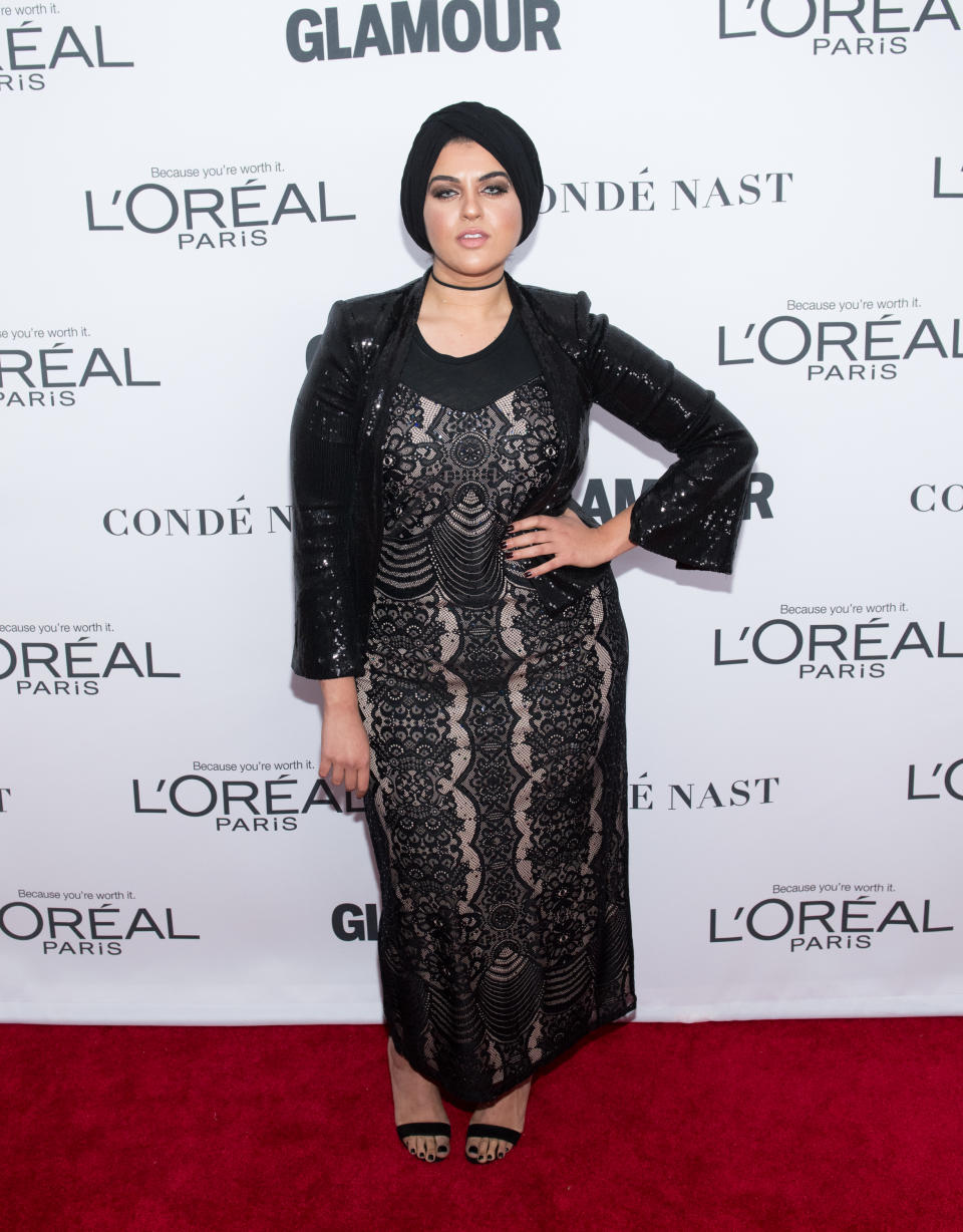 Amani Al-Khatahtbeh of MuslimGirl.com has declined an award Revlon, due to its brand ambassador Gal Gadot. (Photo: Getty Images)