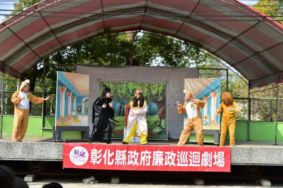 萍蓬草兒童劇團精彩演出，期將反貪深植於兒童及民眾心中。（記者曾厚銘攝）