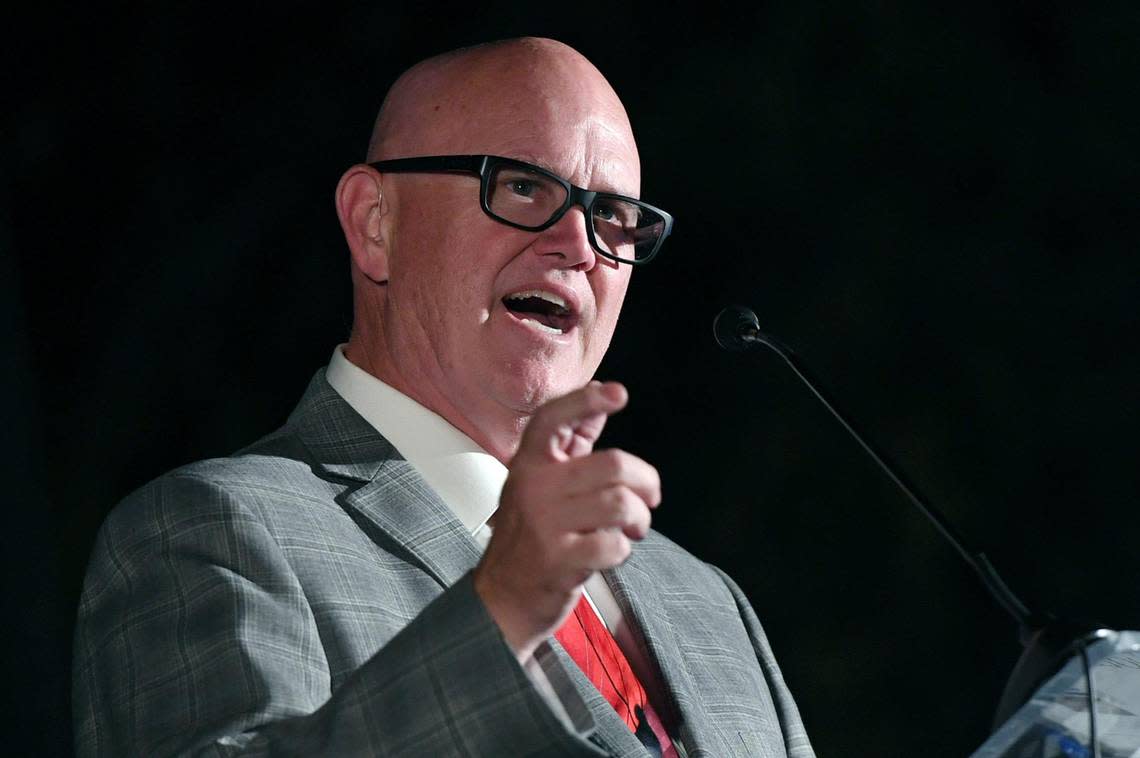 Bob Nelson, FUSD Superintendent and chairman of The Foundation for Fresno Unified Schools addresses the crowd at the State of Education Gala hosted at the Fresno Chaffee Zoo Thursday evening, Oct. 6, 2022 in Fresno. ERIC PAUL ZAMORA/ezamora@fresnobee.com