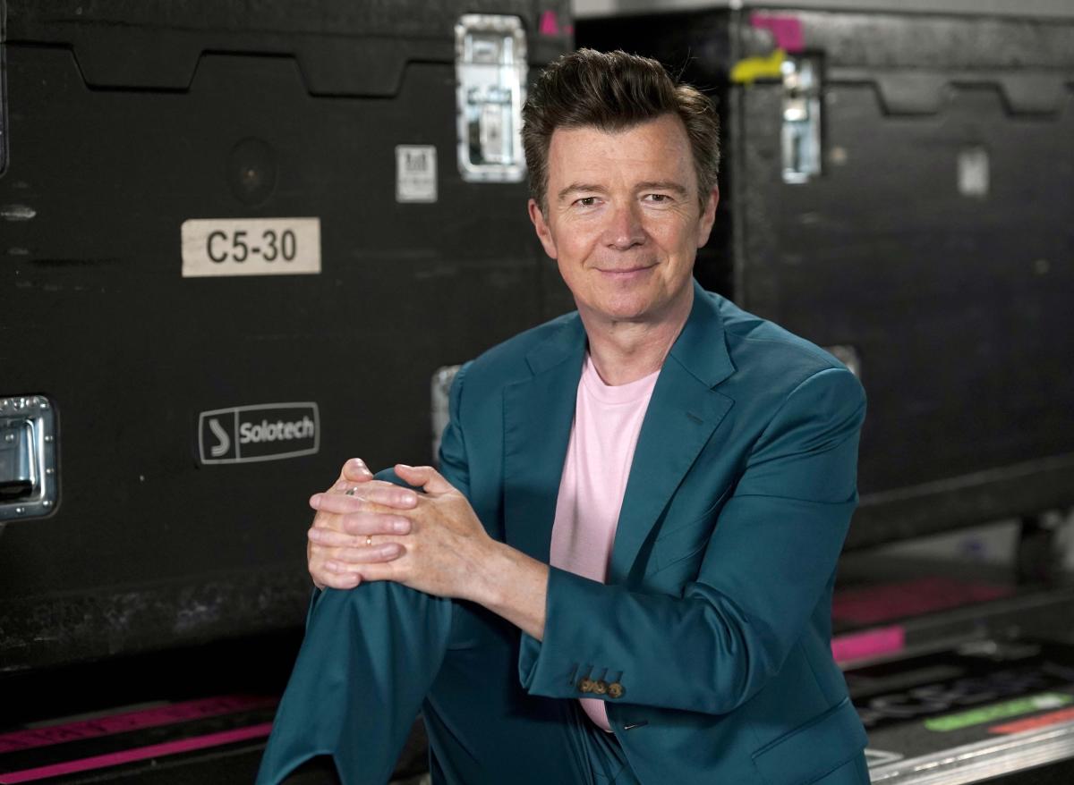 RICK ROLL 😬  Rick astley, Rick astley songs, Mtv music awards