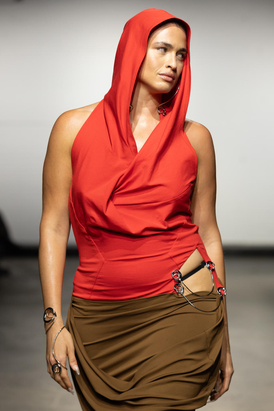 180 The Strand, London, 15 September 2024. A model walks at the Caroline Vitto Spring Summer 2025 Catwalk show. ©Chris Yates/ Chris Yates Media