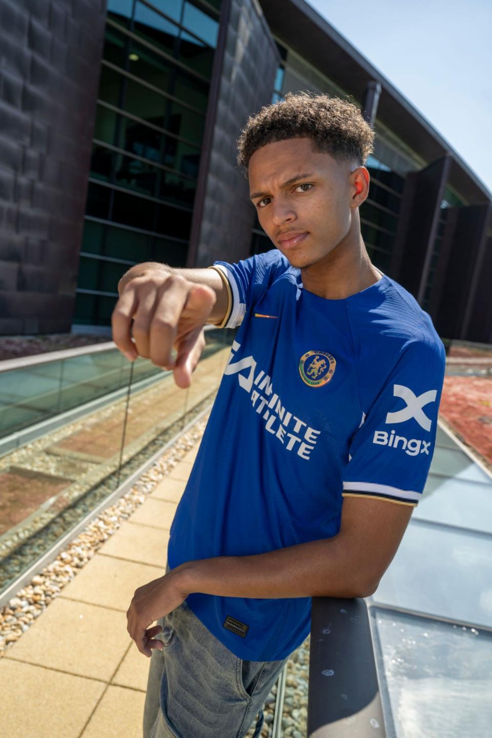 Omari Kellyman in a Chelsea shirt.