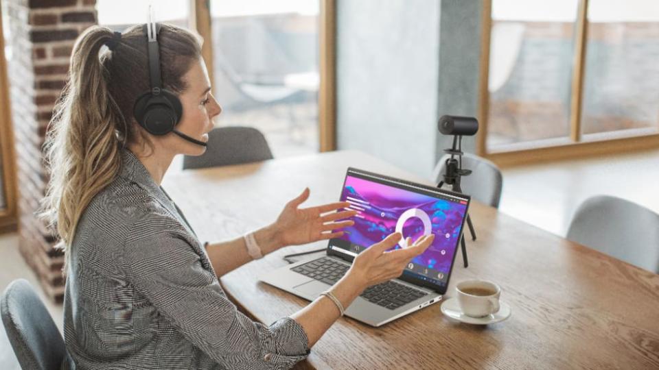 employee using dell ultrasharp webcam on a tripod