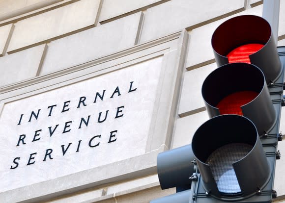 Traffic light next to plaque engraved with Internal Revenue Service.