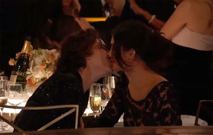 El beso viral de Timothée Chalamet y Kylie Jenner en los Globo de Oro 