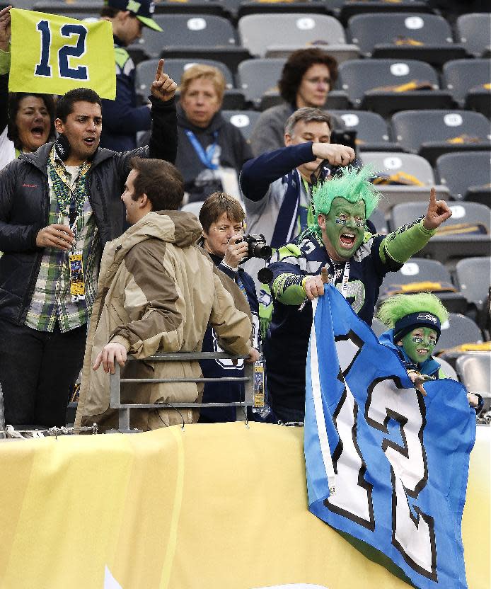 Seattle Seahawks fans cheer as players warm up on the field before the NFL Super Bowl XLVIII football game Sunday, Feb. 2, 2014, in East Rutherford, N.J. (AP Photo/Kathy Willens)