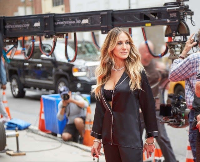 Sarah Jessica Parker Wore an Intimissimi Bra as a Top on And Just
