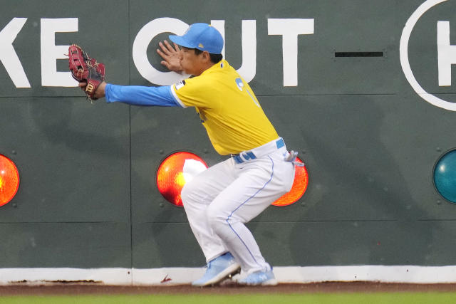 Hit ball gets lodged in red light of Fenway Park's Green Monster - Boston  News, Weather, Sports