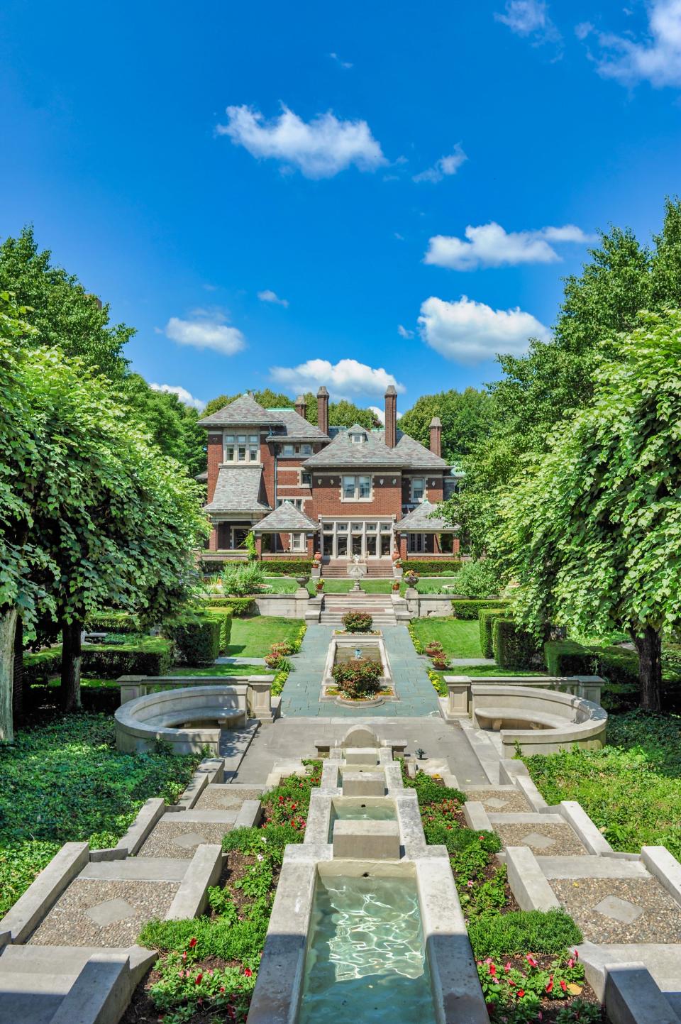 Inn at Irwin Gardens in Columbus, Indiana