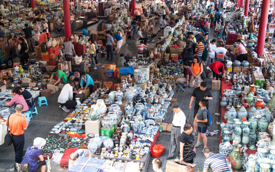 Panjiayuan Antique Market. (Photo: Gettyimages)