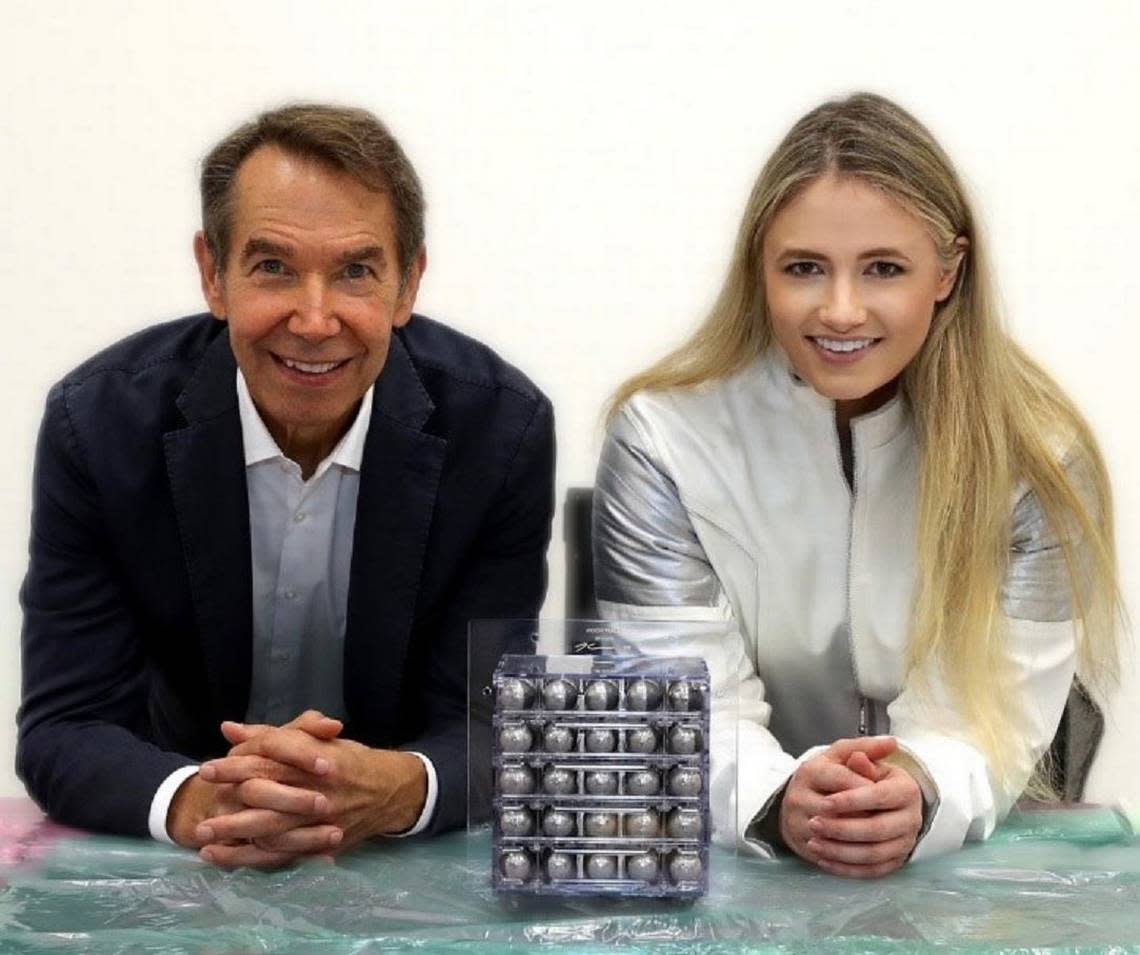 Artist Jeff Koons and 4SPACE CEO Chantelle Baier collaborated on bringing Koons’ artwork to the moon.