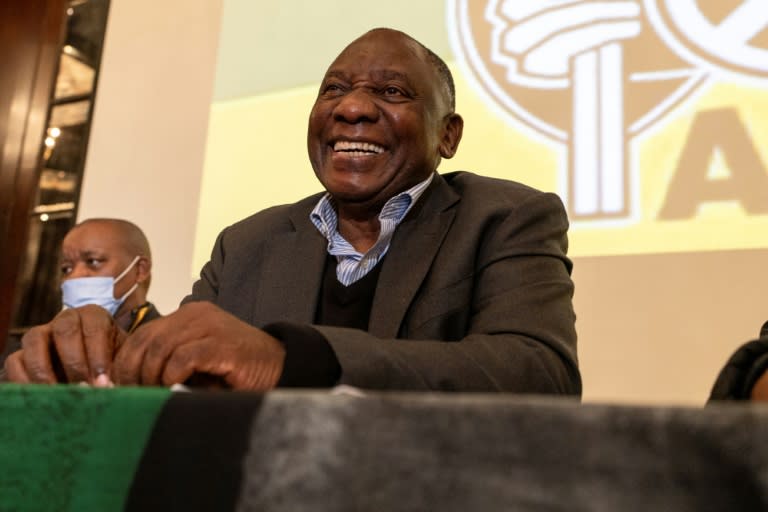 Trotz Verlusten seiner Partei Afrikanischer Nationalkongress wird Cyril Ramaphosa auch in den kommenden fünf Jahren an der Spitze Südafrikas stehen. Bei der konstituierenden Sitzung des neuen Parlaments wurde der 71-Jährige als Staatspräsident bestätigt. (Wikus de Wet)