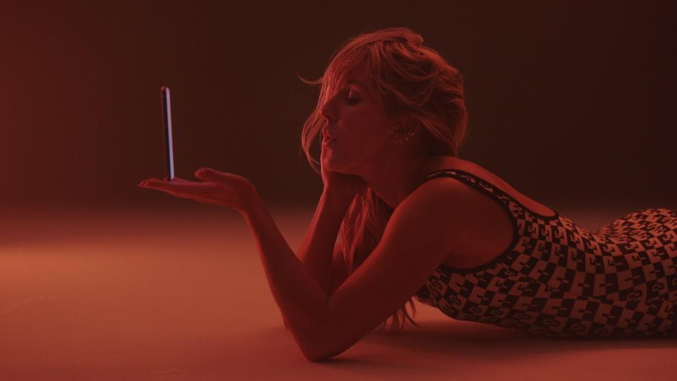 Goulding is seen here in a scene from the "Hate Me" video.&nbsp; (Photo: UMG)