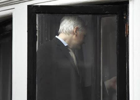 WikiLeaks founder Julian Assange returns into the Ecuadorian Embassy after making a speech from their balcony in central London, Britain February 5, 2016. REUTERS/Toby Melville