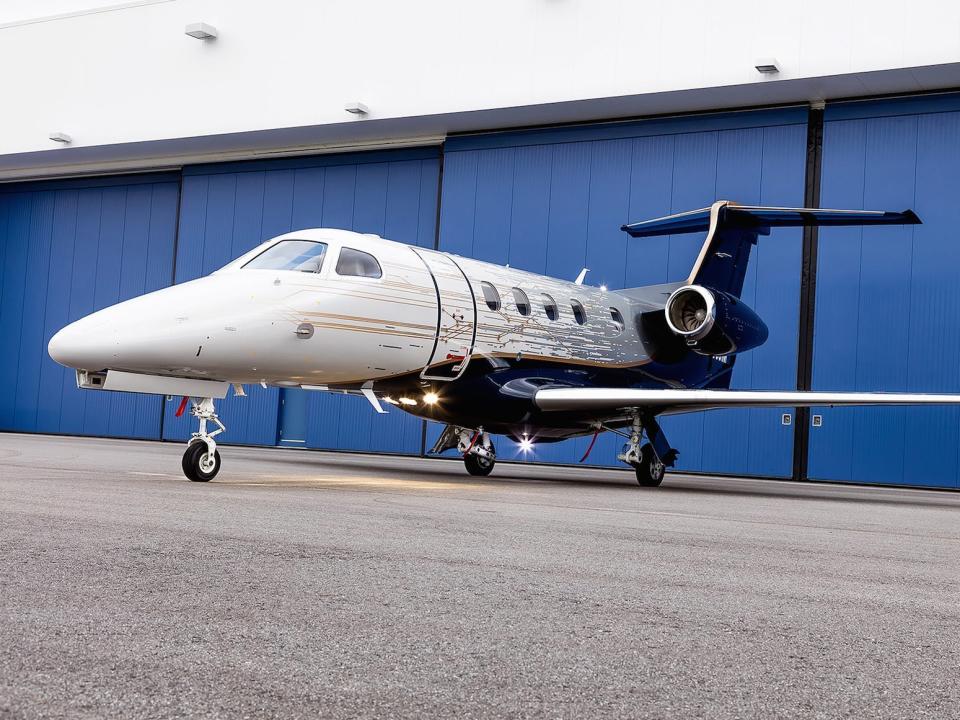 Embraer Phenom 300E SN414