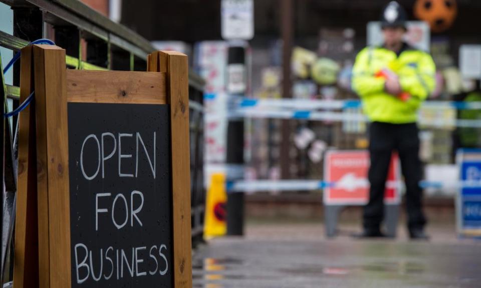 Sign and police officer in Salisbury