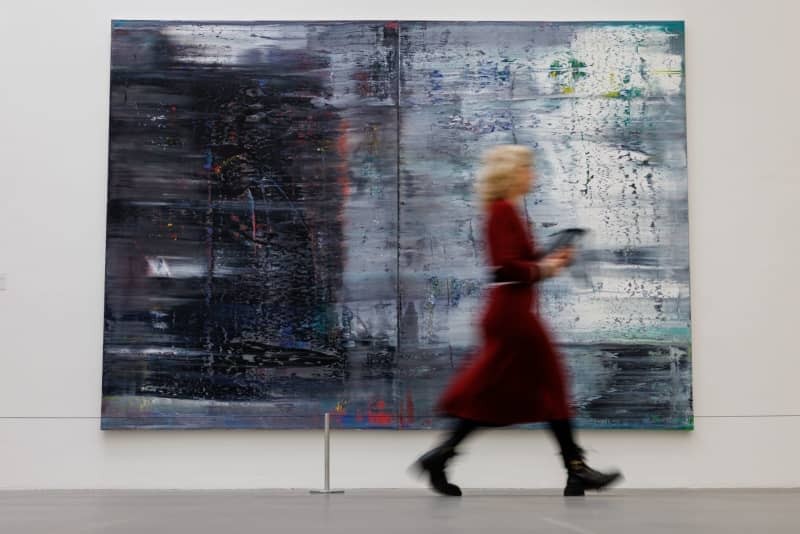 The painting "Abstraktes Bild (Canaletto)" (1990) by Gerhard Richter hangs in the exhibition "Gerhard Richter. On Display" at the Neues Museum Nuremberg. Daniel Karmann/dpa