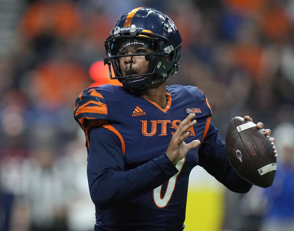 FILE - UTSA quarterback Frank Harris looks to pass against North Texas during the first half of an NCAA college football game for the Conference USA championship in San Antonio, Dec. 2, 2022. UTSA, which has gone 23-5 during the past two seasons combined and won the Conference USA title last season, has prolific dual-threat Harris back behind center. (AP Photo/Eric Gay, File)