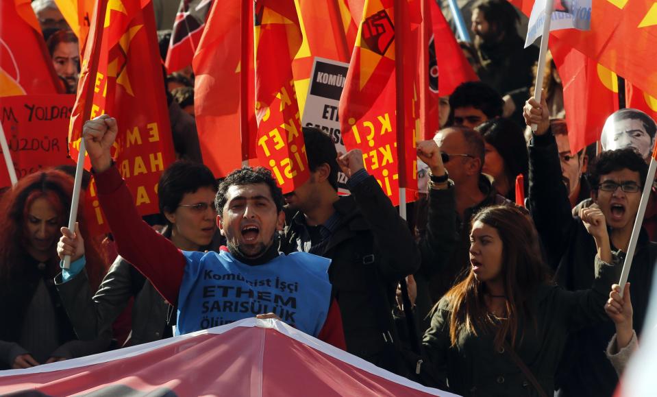 Turkish police fire water cannon at protesters