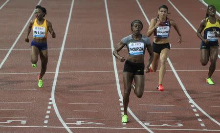 Athletics - IAAF Athletics Diamond League meeting Lausanne - Stade Olympique de la Pontaise, Lausanne, Switzerland - 25/8/2016 - Elaine Thompson of Jamaica (C)runs to win the women's 100m competition. REUTERS/Ruben Sprich