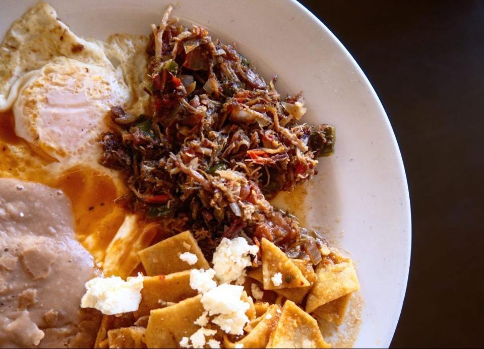 Huevos con machaca para desayunar en Monterrey