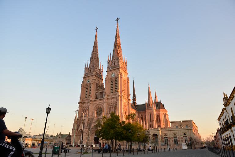 La Basílica de Luján congrega a miles de fieles en esta fecha