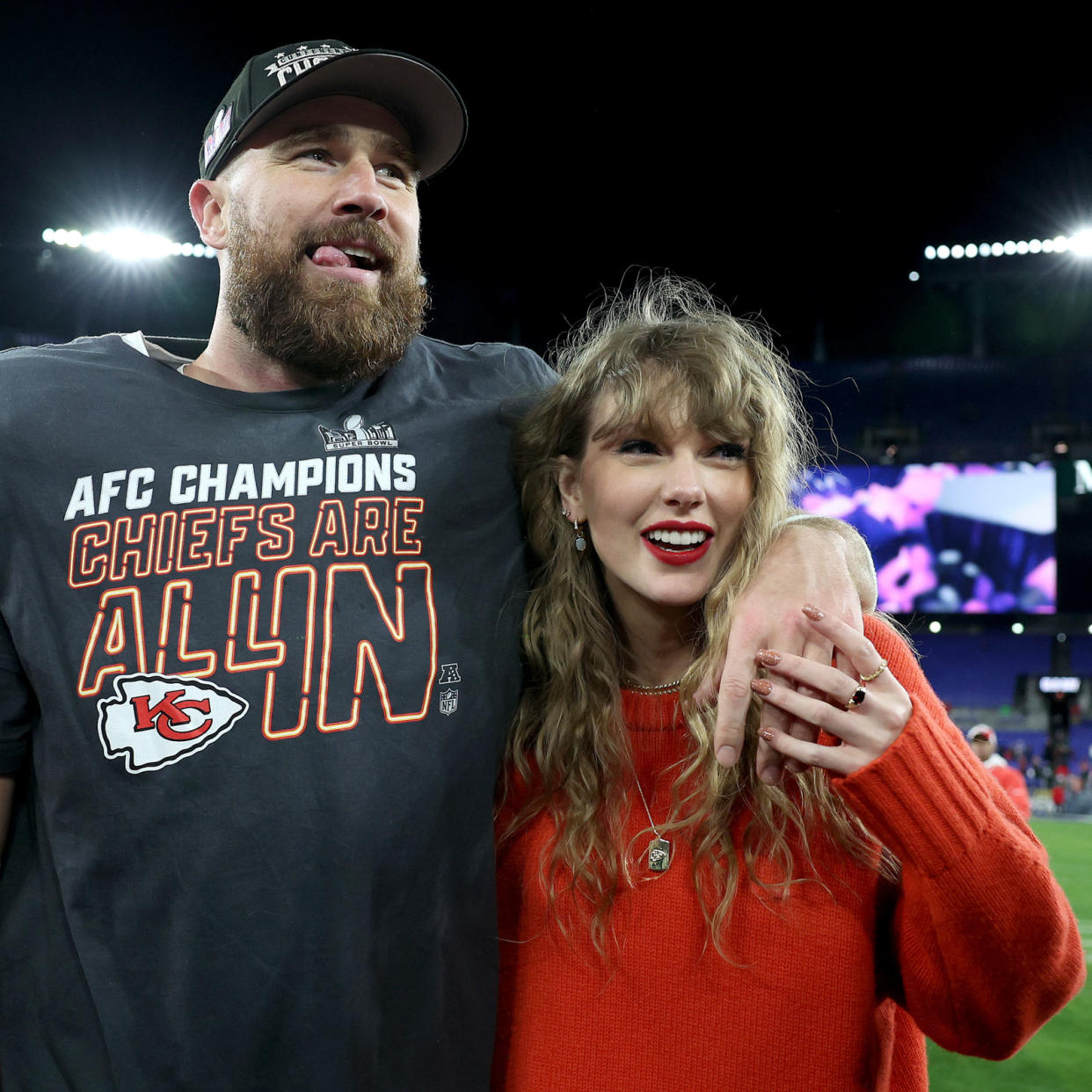  Travis Kelce and Taylor Swift after Kansas City Chiefs game. 