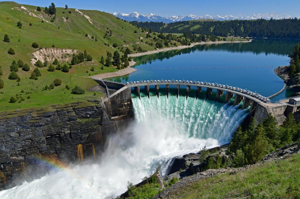 The Seli’š Ksanka Qlispe’ Dam provides enough electricity for about 147,000 homes in the Flathead Indian Reservation in Montana. <a href="https://commons.wikimedia.org/wiki/File:SQK_Dam_DSC_3657.jpg" rel="nofollow noopener" target="_blank" data-ylk="slk:Martina Nolte via Wikimedia Commons;elm:context_link;itc:0;sec:content-canvas" class="link ">Martina Nolte via Wikimedia Commons</a>, <a href="http://creativecommons.org/licenses/by-sa/4.0/" rel="nofollow noopener" target="_blank" data-ylk="slk:CC BY-SA;elm:context_link;itc:0;sec:content-canvas" class="link ">CC BY-SA</a>