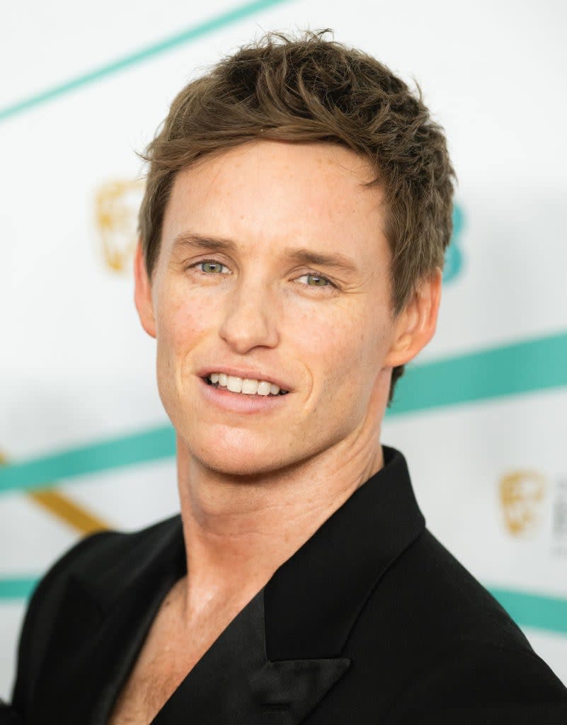 A closeup on Eddie Redmayne