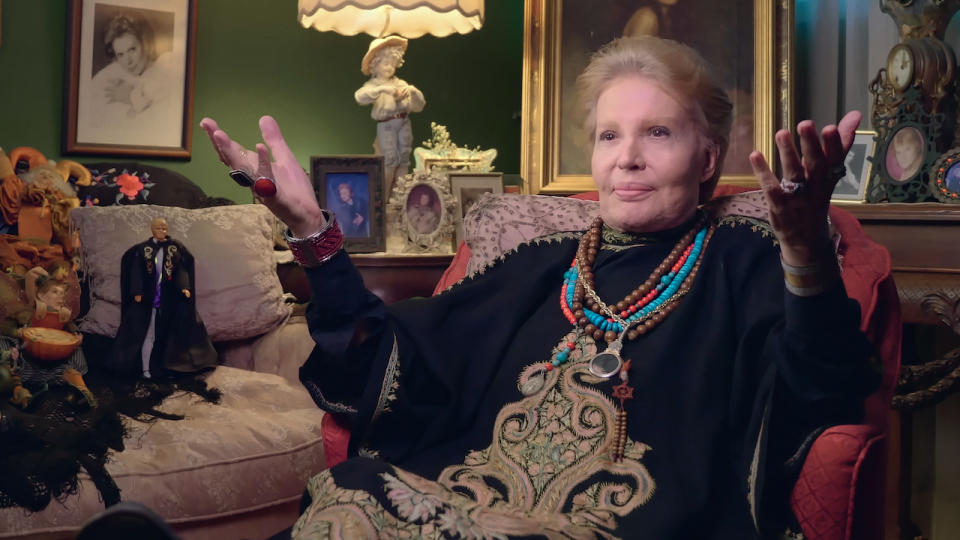 Mucho Mucho Amor: The Legend of Walter Mercado