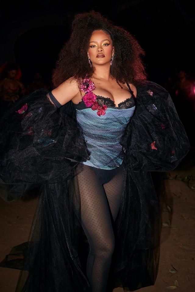 Elle's Fashion Boudoir : Rihanna in Givenchy