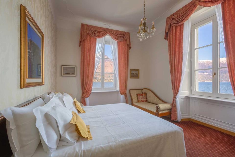 Guest room at Grand Hotel Villa Serbelloni
